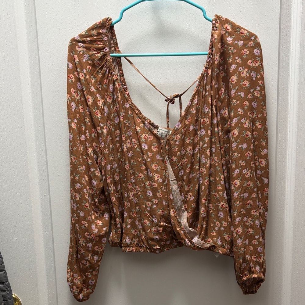 American Eagle long sleeve wrap floral top cropped
